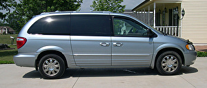 Шины на Chrysler Town & Country 2004