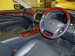 Шины на Lexus LS 2007