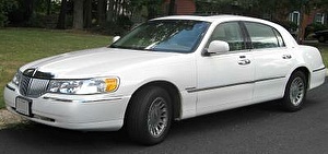 Шины на Lincoln Town Car 2001