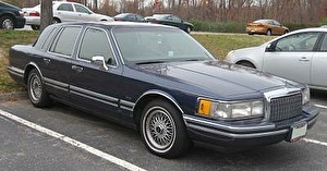 Шины на Lincoln Town Car 2016