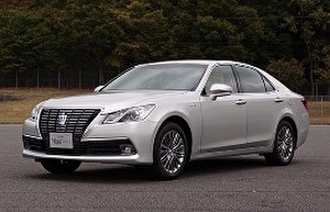 Шины на Toyota Crown Royal 2013