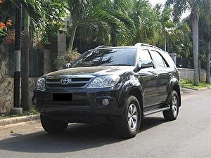 Шины на Toyota Fortuner 2005