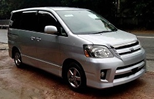 Шины на Toyota Noah 2004