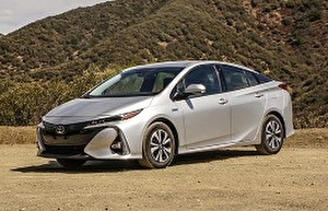 Шины на Toyota Prius PHV 2017