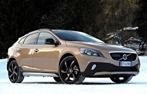 Шины на Volvo V40 Cross Country 2012