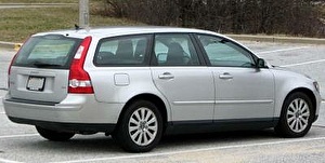 Шины на Volvo V50 2004